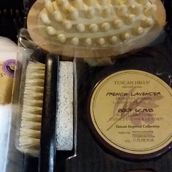 Tuscan Hills Beauty Bath Set, 8pc, in Wicker Tray - Picture 3 of 4